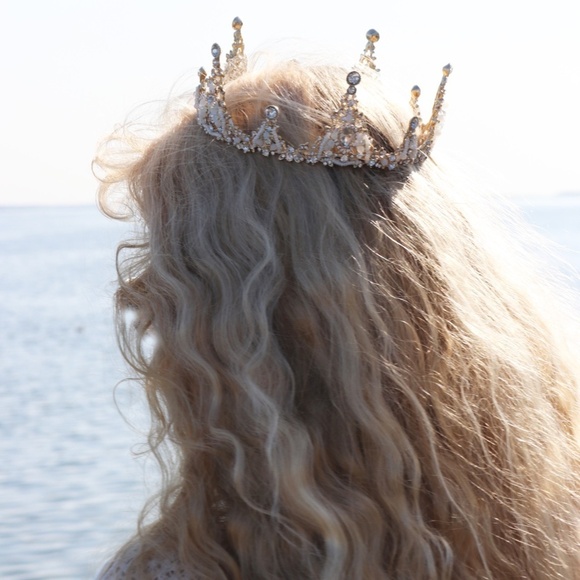 ? Sparkling Princess White Opaque Crystal Crown ✨